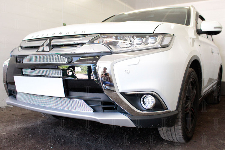 Сетка защитная в бампер Premium хром Strelka Mitsubishi Outlander FL 2015-2018 Сетка защитная в бампер Premium хром Strelka → MITOUT15.PREMUIM.cam.chrome :: TUNING`Leader /img4