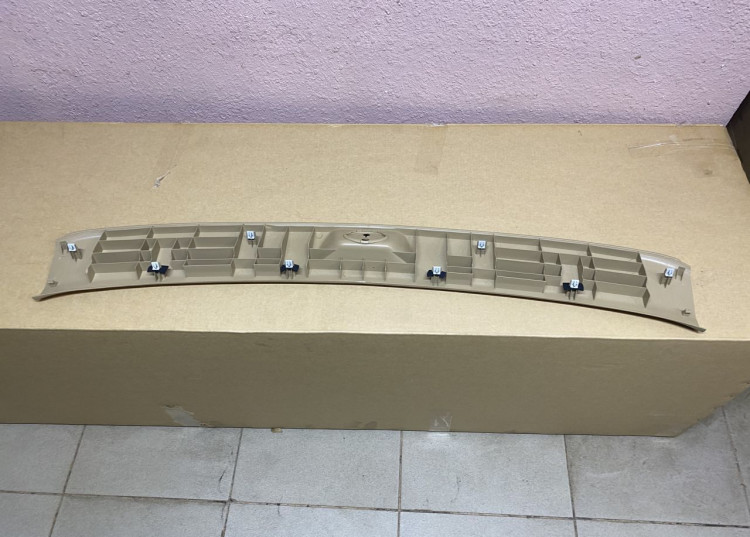 Обшивка багажного отсека порог Mobis (бежевый - YR) Hyundai Grand Starex (H-1) 2007-2015, Hyundai Grand Starex (H-1) FL 2015-2017, Hyundai Grand Starex Urban (H-1) 2018- Обшивка багажного отсека порог Mobis (бежевый - YR) → 857704H000YR :: TUNING`Leader /img2