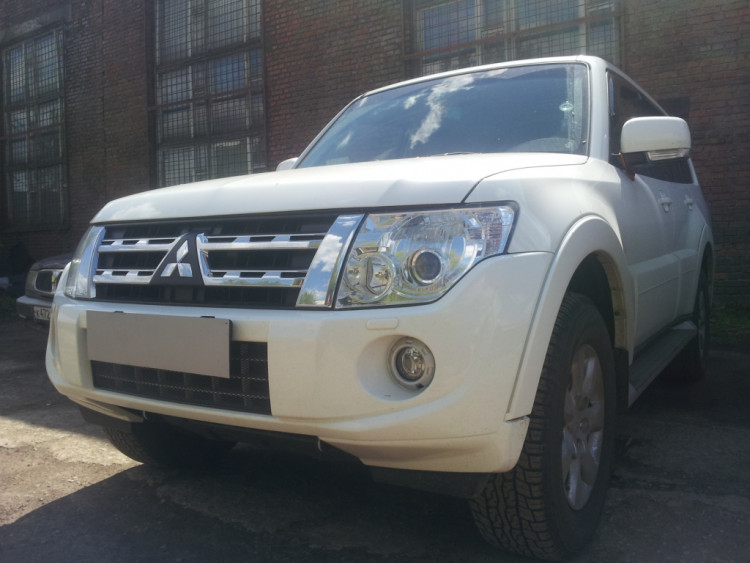 Сетка защитная в бампер Premium черный Strelka Mitsubishi Pajero FL 2011-2014 Сетка защитная в бампер Premium черный Strelka → MITPIV13.PREMIUM.black :: TUNING`Leader /img1