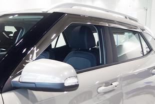 Дефлекторы на окна хромированные Autoclover (6 элементов) B398: Hyundai Venue 2019- > TUNING`Leader Дефлекторы на окна хромированные Autoclover (6 элементов) Hyundai Venue 2019- > TUNINGLeader.ru