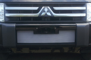 Сетка защитная в бампер Standart хром Strelka Mitsubishi Pajero 2006-2011 > TUNINGLeader.ru