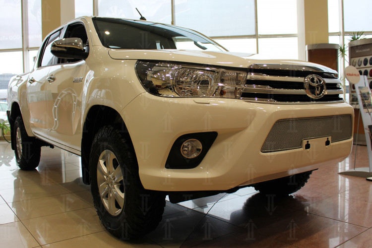 Сетка защитная в бампер Premium хром Strelka Toyota Hilux 2015-2018, Toyota Hilux FL 2018- Сетка защитная в бампер Premium хром Strelka → TOYHIL15.PREMIUM.chrome :: TUNING`Leader /img2
