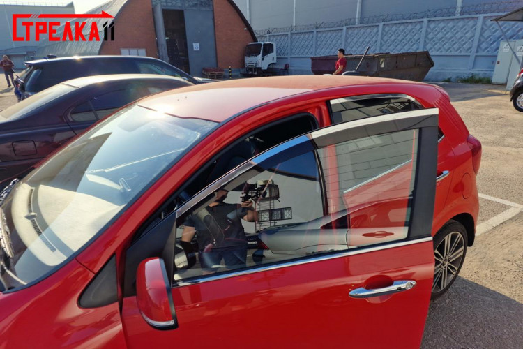 Дефлекторы на окна тонированные с хромированным молдингом 2D Strelka KIA Picanto 2017- Дефлекторы на окна тонированные с хромированным молдингом 2D Strelka → 2D126-4C.S11 :: TUNING`Leader /img7