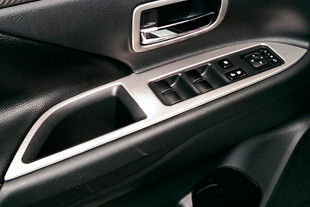 Накладки на панель управления на дверях стальные OEM-Tuning Mitsubishi Outlander FL 2015-2018, Mitsubishi Outlander FL 2019-2022 > TUNINGLeader.ru