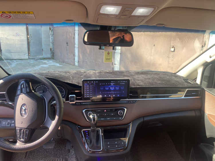Коврик на приборную панель Velvet DUB (черный коврик, черный кант) Hyundai Grand Starex Urban (H-1) 2018- Коврик на приборную панель Velvet DUB (черный коврик, черный кант) → nik-106 :: TUNING`Leader /img3