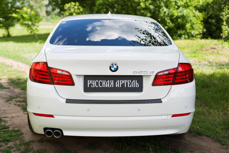 Накладка на площадку заднего бампера пластиковая Русская Артель BMW 5 (F10) 2010-2013, BMW 5 (F10) FL 2013-2016 Накладка на площадку заднего бампера пластиковая Русская Артель → NB5-027902 :: TUNING`Leader /img1