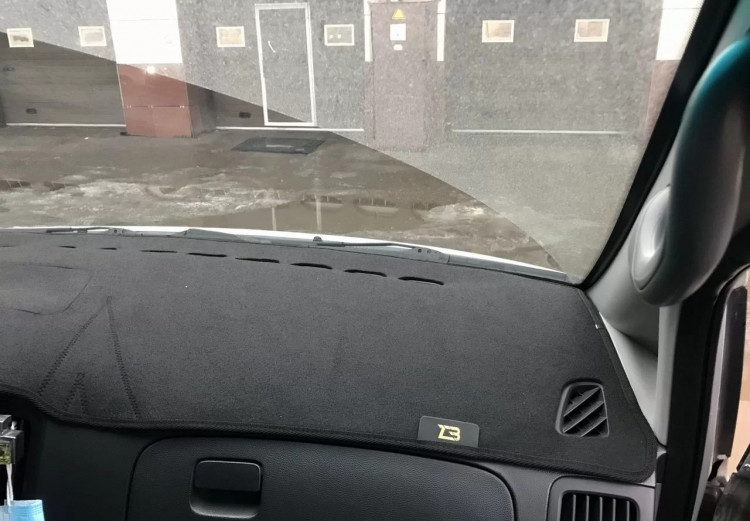 Коврик на приборную панель Velvet DUB (черный коврик, черный кант) Hyundai Grand Starex (H-1) 2007-2015, Hyundai Grand Starex (H-1) FL 2015-2017 Коврик на приборную панель Velvet DUB (черный коврик, черный кант) → nik-107 :: TUNING`Leader /img4