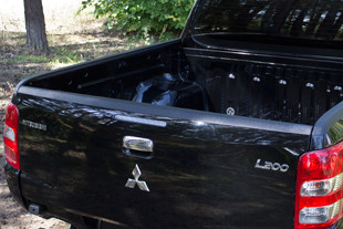 Накладка на задний откидной борт пластиковая Русская Артель NM-157102: Mitsubishi L200 2015-2019 > TUNING`Leader Накладка на задний откидной борт пластиковая Русская Артель Mitsubishi L200 2015-2019 > TUNINGLeader.ru