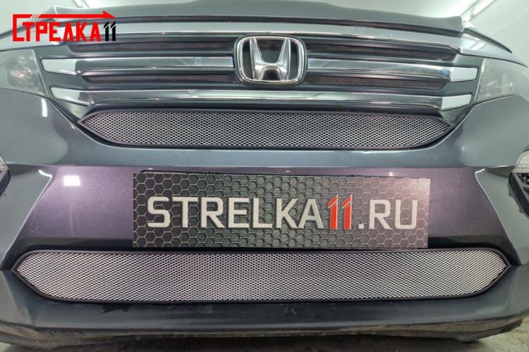 Сетка защитная в бампер Standart хром Strelka Honda Pilot 2016- Сетка защитная в бампер Standart хром Strelka → HPIL15.top.chrome :: TUNING`Leader /img1