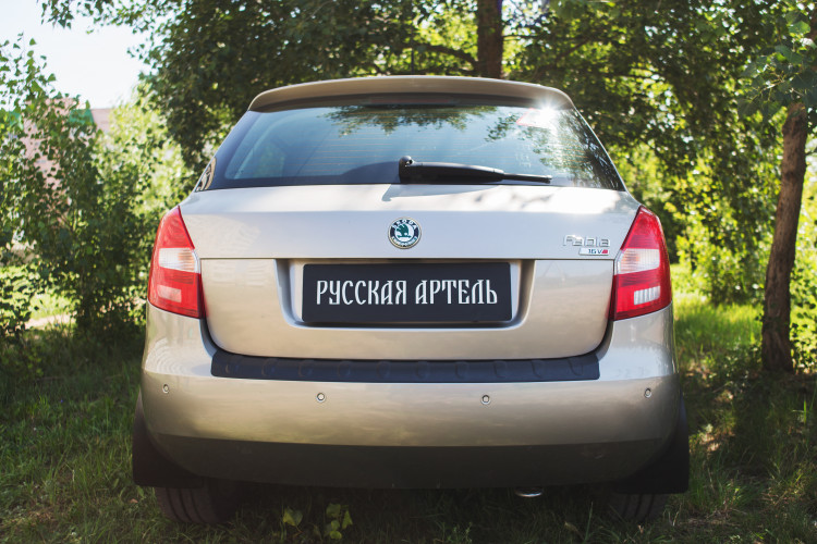 Накладка на площадку заднего бампера пластиковая Русская Артель Skoda Fabia 2007-2010, Skoda Fabia FL 2010-2015 Накладка на площадку заднего бампера пластиковая Русская Артель → NSF-028602 :: TUNING`Leader /img1