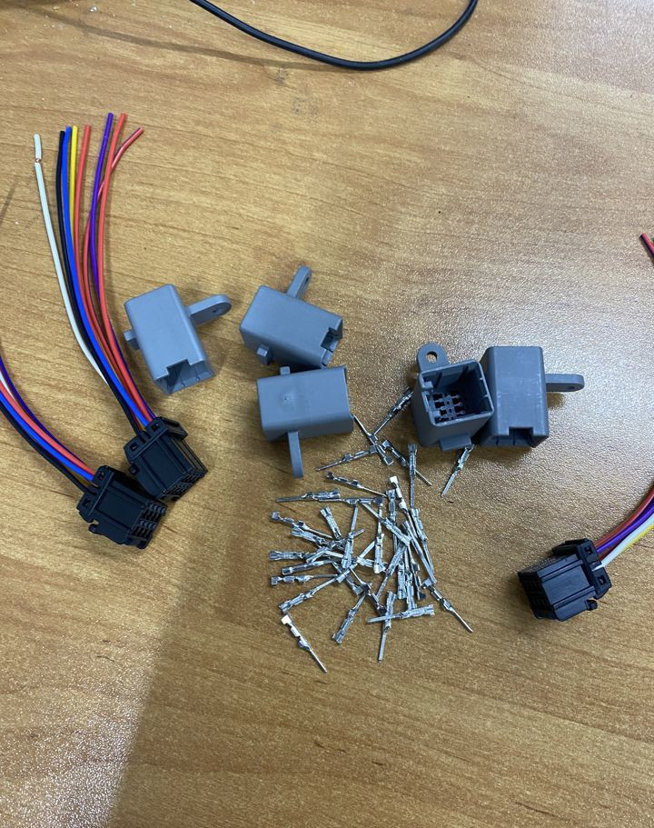 Разъемы блока управления для зеркал 8-pin Hyundai и KIA Hyundai Grand Starex (H-1) 2007-2015, Hyundai Grand Starex (H-1) FL 2015-2017, Hyundai Grand Starex Urban (H-1) 2018- Разъемы блока управления для зеркал 8-pin Hyundai и KIA → nik :: TUNING`Leader /img2